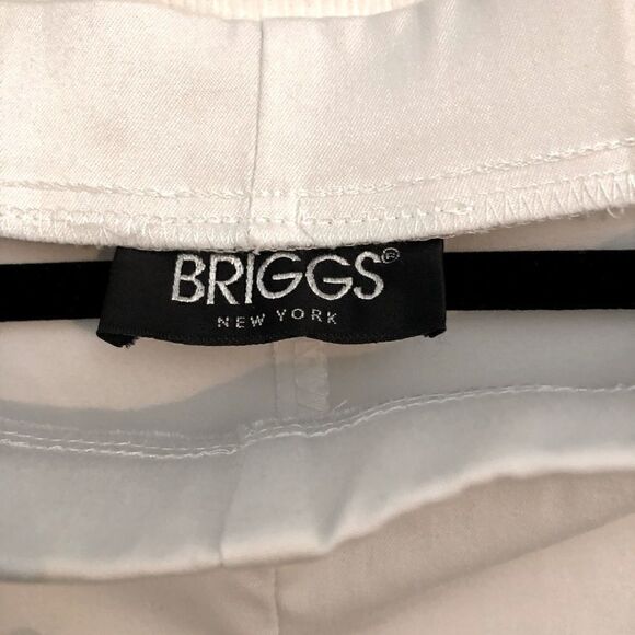 Women’s white Briggs New York ankle pant with hidden side zipper. - Picture 3 of 5